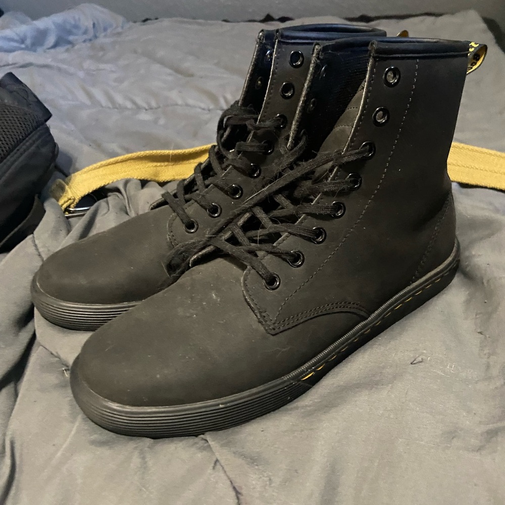 Black High-Top Men's Boots DOC MARTINS SIZE 9 **USED**